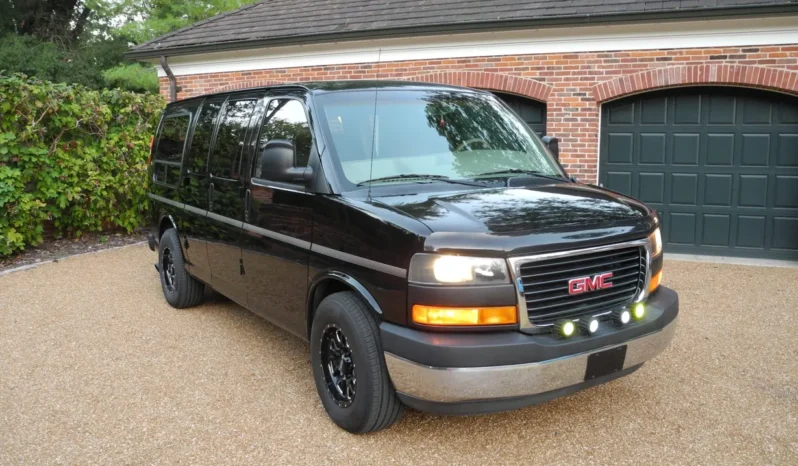
								2003 GMC Savana G1500 Regency Conversion Van full									