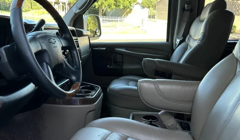 
								2007 Chevrolet Express Explorer Limited SE Conversion Van full									