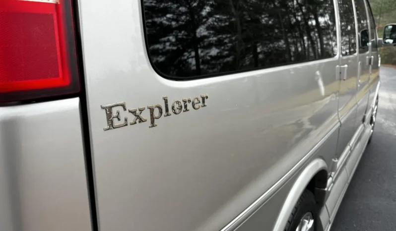 
								2008 GMC Savana 1500 AWD Conversion Van full									