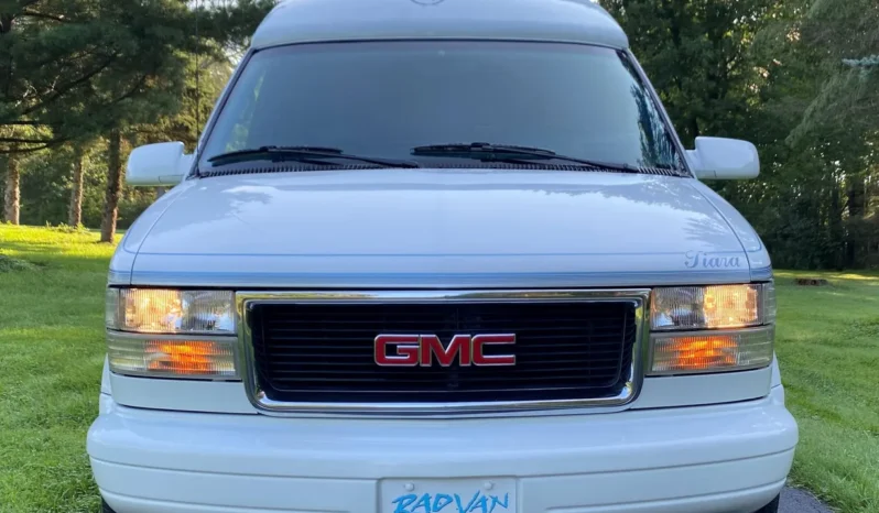 
								1995 GMC Safari AWD Conversion Van full									