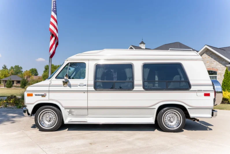 
								1991 GMC Vandura 2500 Starcraft Conversion Van full									