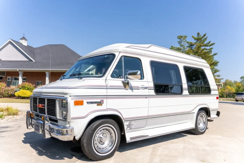 
								1991 GMC Vandura 2500 Starcraft Conversion Van full									