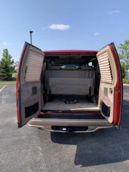 
										2001 Ford Econoline E-350 Super Duty Waldoch Conversion Van full									