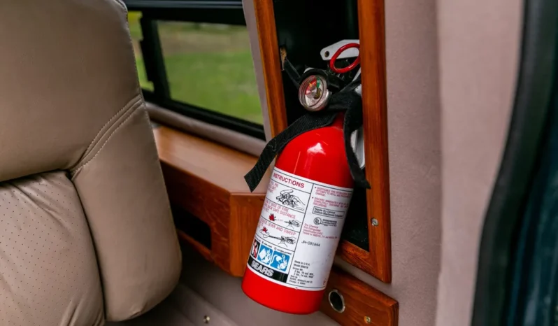 
								1994 Ford E-150 Econoline Starcraft Conversion Van full									