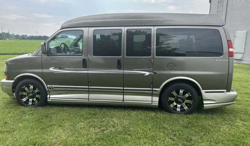 
								2004 GMC Savana 1500 Explorer Limited S Conversion Van full									