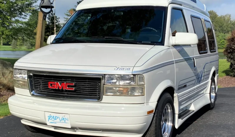 
								1995 GMC Safari AWD Conversion Van full									