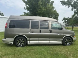 
										2004 GMC Savana 1500 Explorer Limited S Conversion Van full									