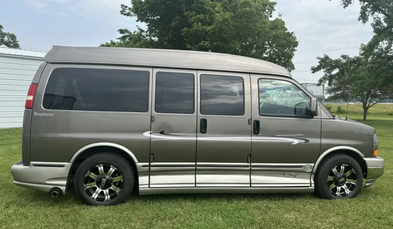 
								2004 GMC Savana 1500 Explorer Limited S Conversion Van full									