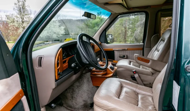 
								1994 Ford E-150 Econoline Starcraft Conversion Van full									