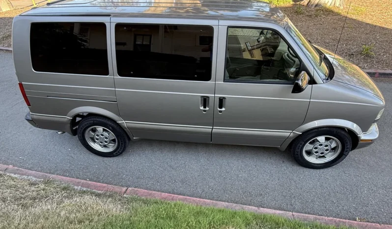 
								2003 Chevrolet Astro AWD full									