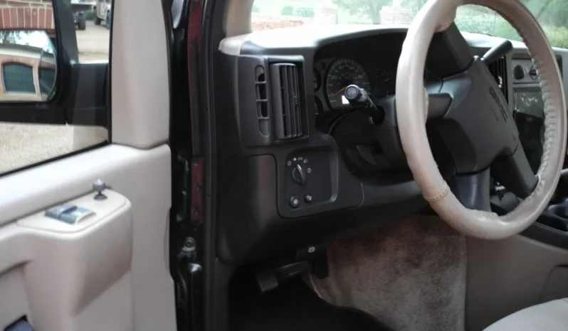 
								2003 GMC Savana G1500 Regency Conversion Van full									