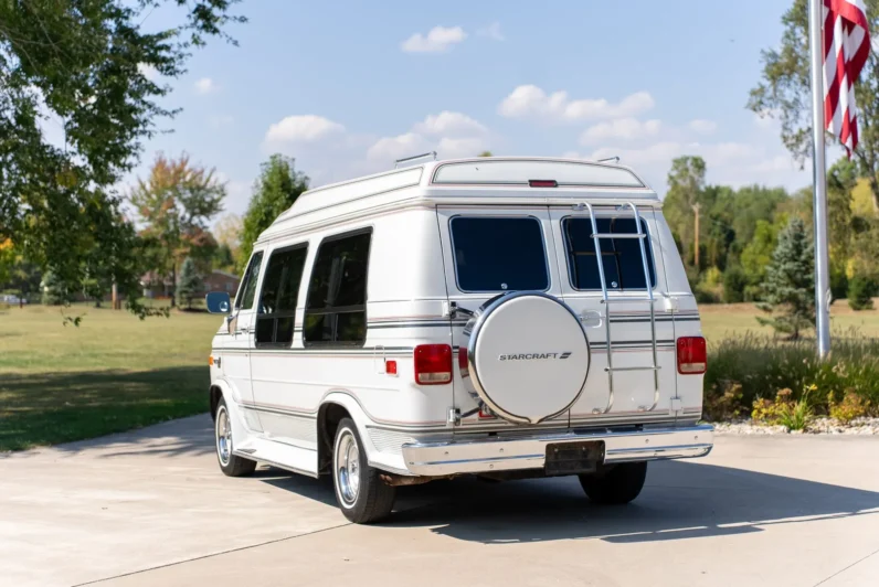
								1991 GMC Vandura 2500 Starcraft Conversion Van full									
