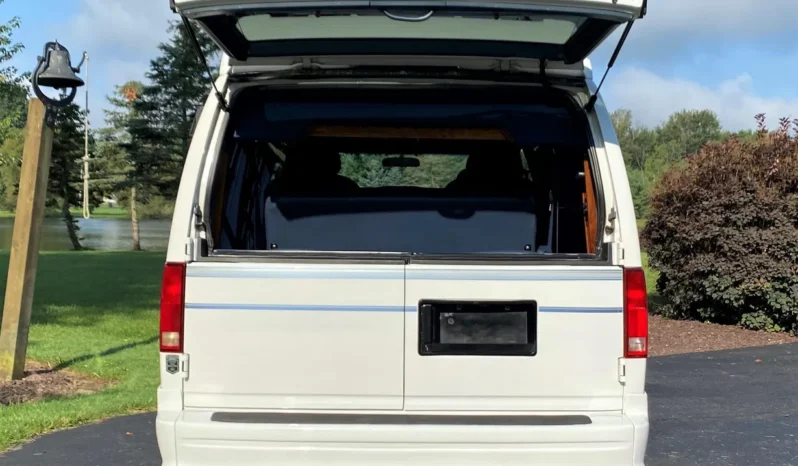 
								1995 GMC Safari AWD Conversion Van full									