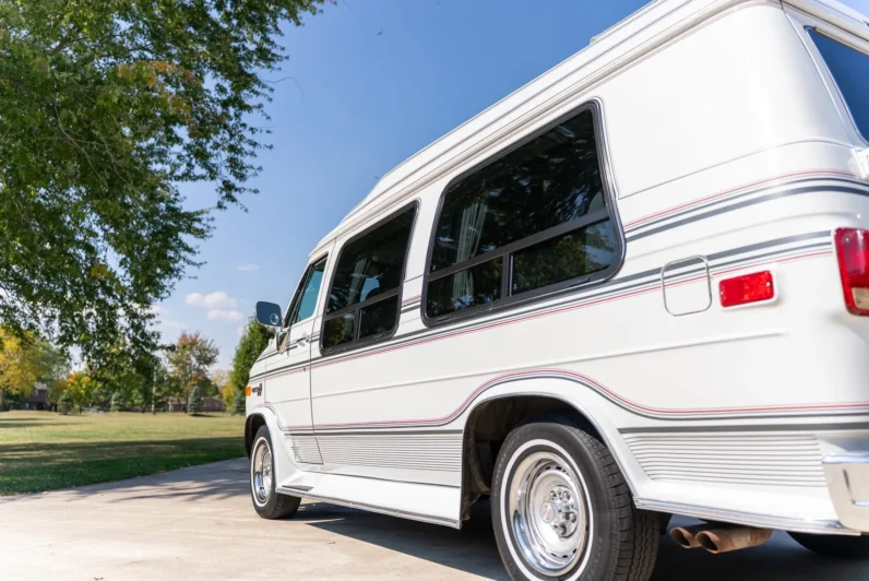 
								1991 GMC Vandura 2500 Starcraft Conversion Van full									