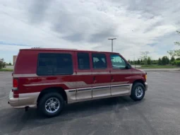
										2001 Ford Econoline E-350 Super Duty Waldoch Conversion Van full									