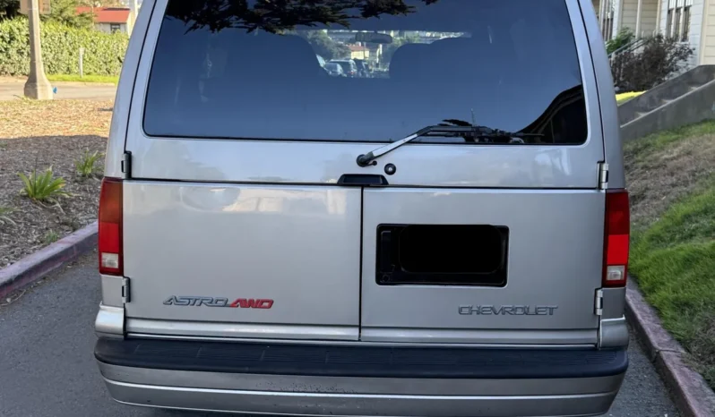 
								2003 Chevrolet Astro AWD full									