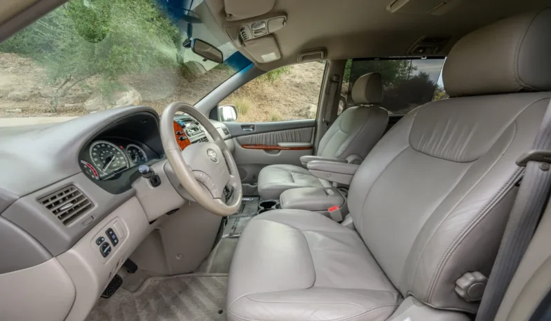 
								2004 Toyota Sienna XLE full									