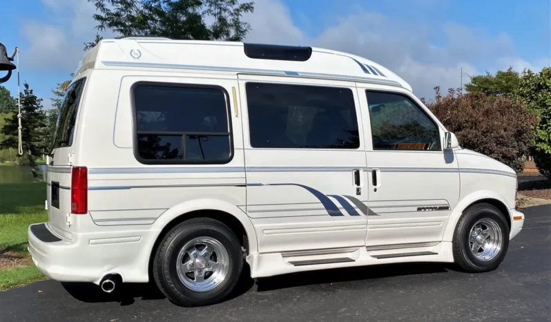 
								1995 GMC Safari AWD Conversion Van full									