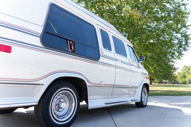 
								1991 GMC Vandura 2500 Starcraft Conversion Van full									
