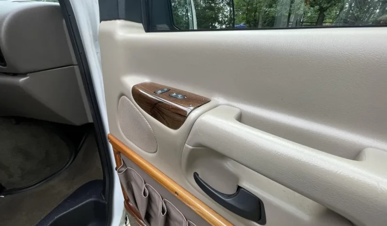 
								1999 Ford Econoline E-150 Sherrod Conversion Van full									