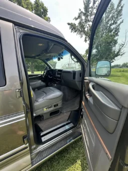 
										2004 GMC Savana 1500 Explorer Limited S Conversion Van full									