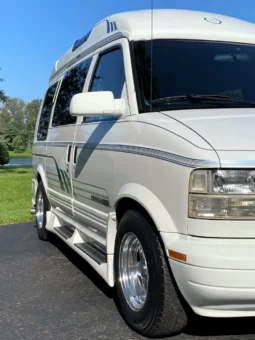 
										1995 GMC Safari AWD Conversion Van full									