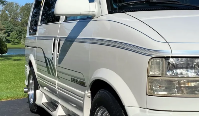 
								1995 GMC Safari AWD Conversion Van full									