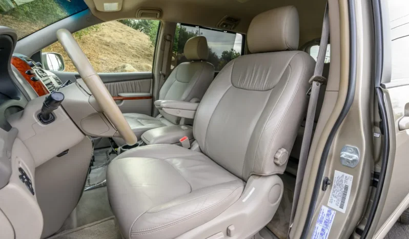 
								2004 Toyota Sienna XLE full									