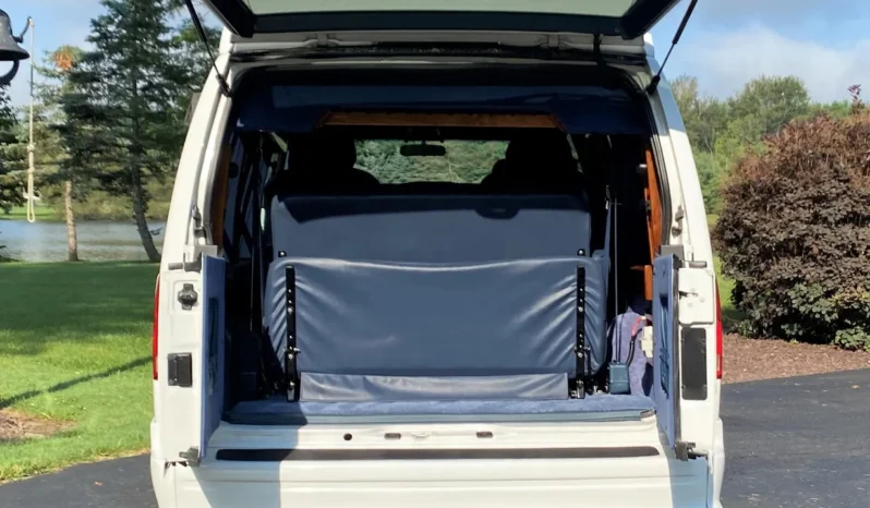 
								1995 GMC Safari AWD Conversion Van full									