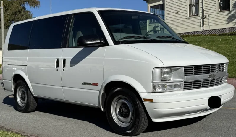 
								2000 Chevrolet Astro AWD full									