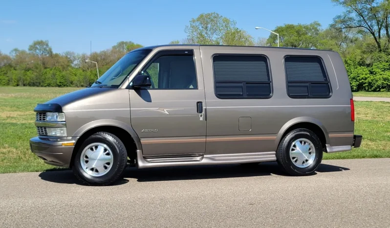 
								2002 Chevrolet Astro Quality Coaches Conversion Van full									