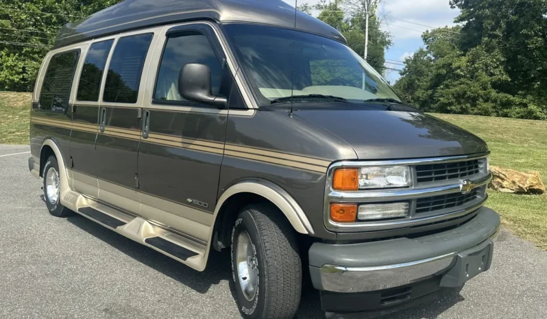
								2002 Chevrolet Express G1500 Sherrod Conversion Van full									
