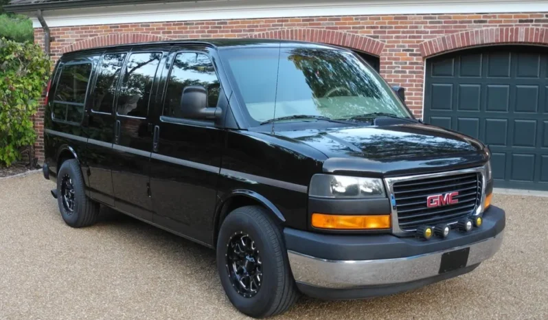 
								2003 GMC Savana G1500 Regency Conversion Van full									