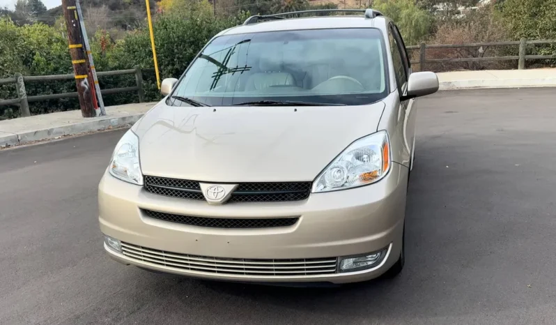 
								2004 Toyota Sienna XLE full									
