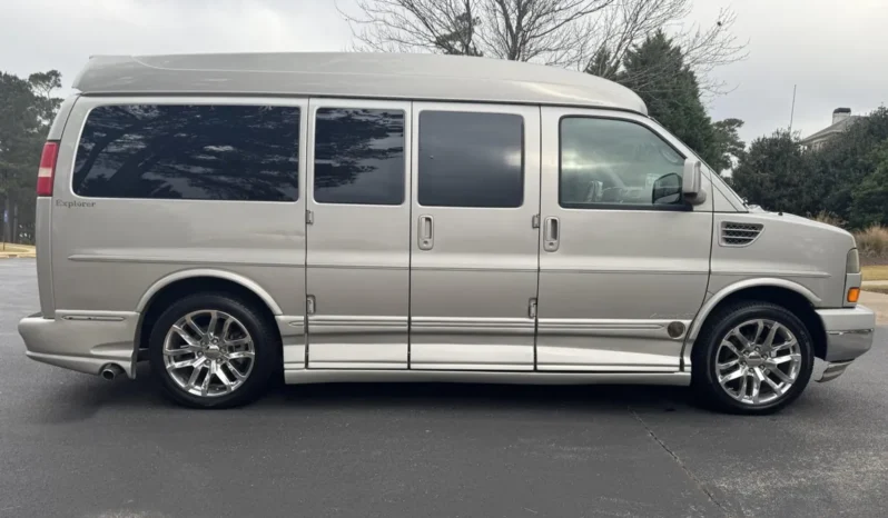 
								2008 GMC Savana 1500 AWD Conversion Van full									