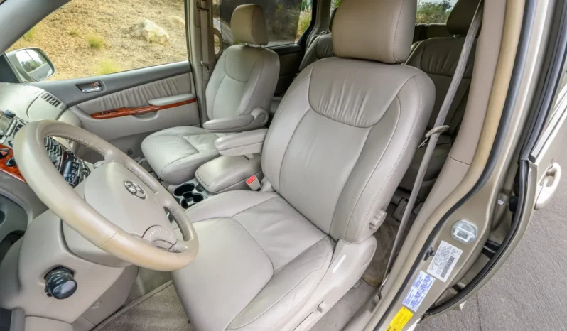 
								2004 Toyota Sienna XLE full									