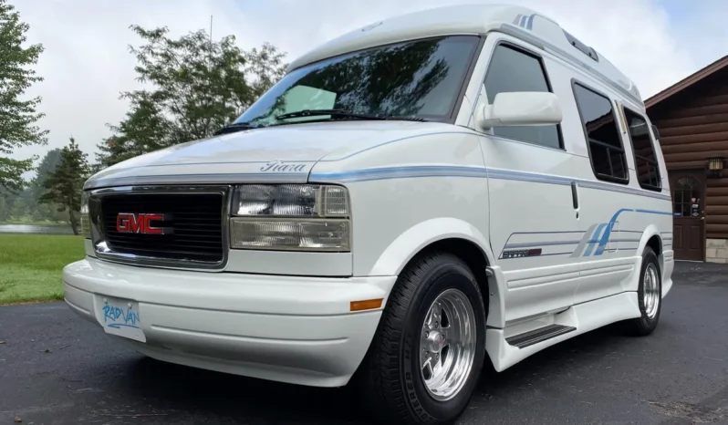 
								1995 GMC Safari AWD Conversion Van full									
