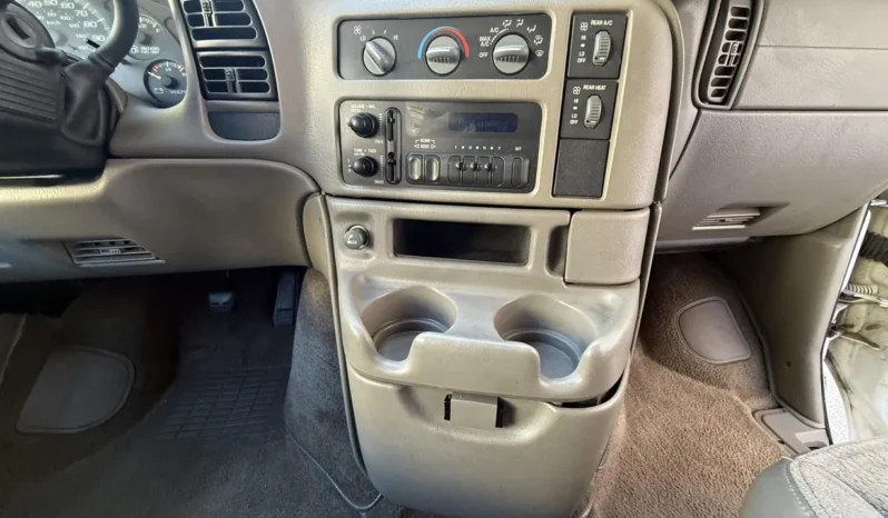 
								2000 Chevrolet Astro AWD full									