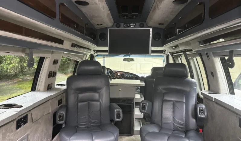
								2007 Ford E-250 Super Duty Luxury Conversion Van full									