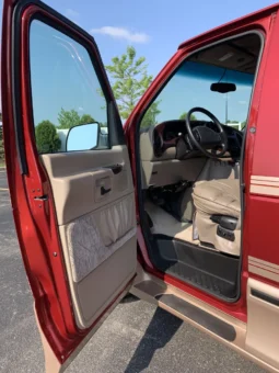 
										2001 Ford Econoline E-350 Super Duty Waldoch Conversion Van full									