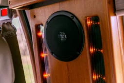
										1994 Ford E-150 Econoline Starcraft Conversion Van full									