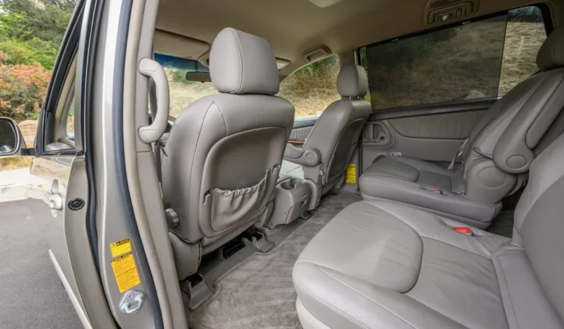 
								2004 Toyota Sienna XLE full									