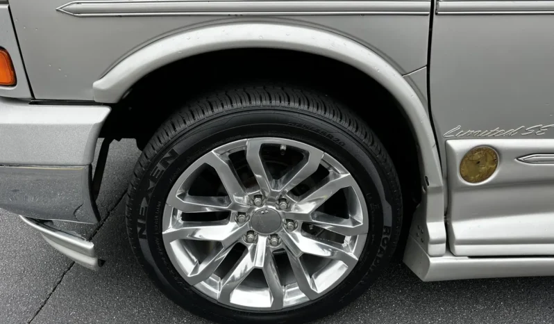 
								2008 GMC Savana 1500 AWD Conversion Van full									