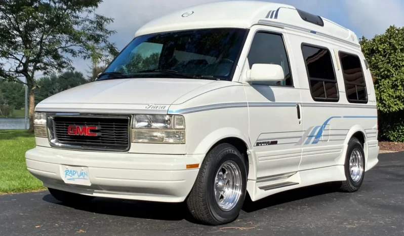 
								1995 GMC Safari AWD Conversion Van full									