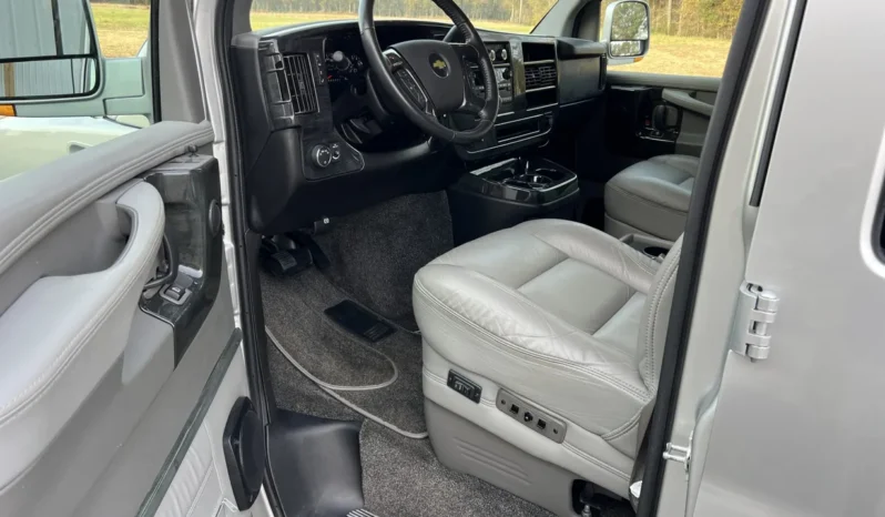 
								2010 Chevrolet Express Explorer Limited SE Conversion Van full									