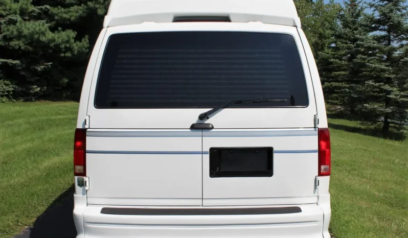 
								1995 GMC Safari AWD Conversion Van full									