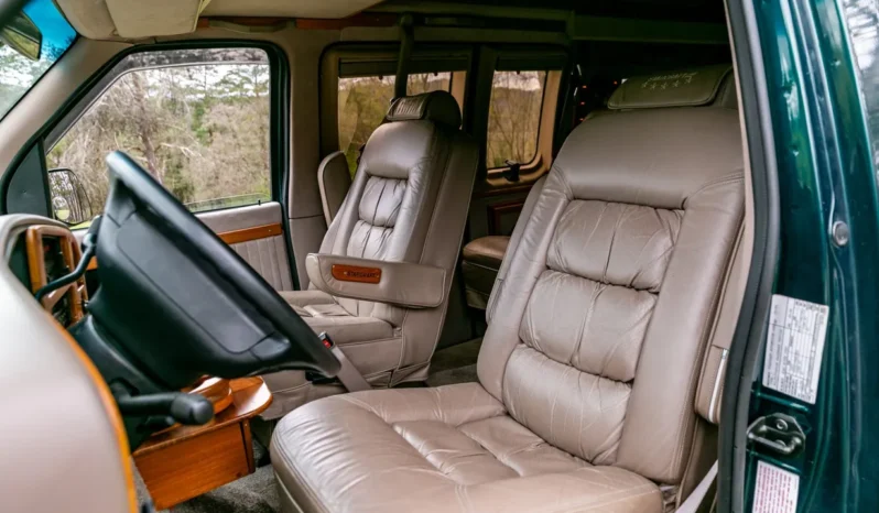 
								1994 Ford E-150 Econoline Starcraft Conversion Van full									