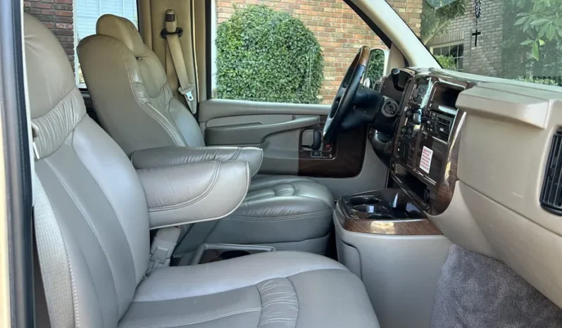 
								2007 Chevrolet Express Explorer Limited SE Conversion Van full									