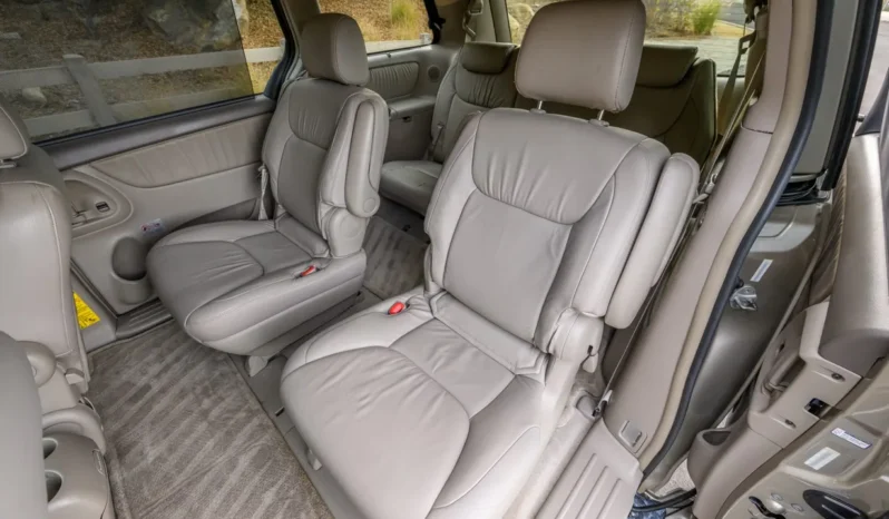 
								2004 Toyota Sienna XLE full									