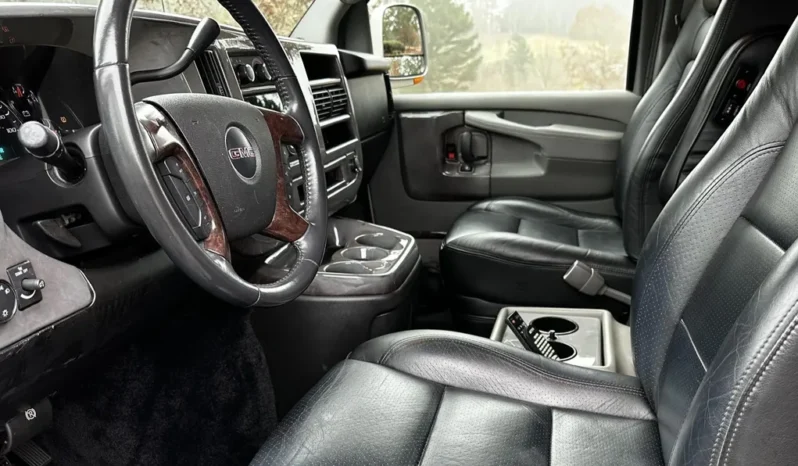 
								2008 GMC Savana 1500 AWD Conversion Van full									